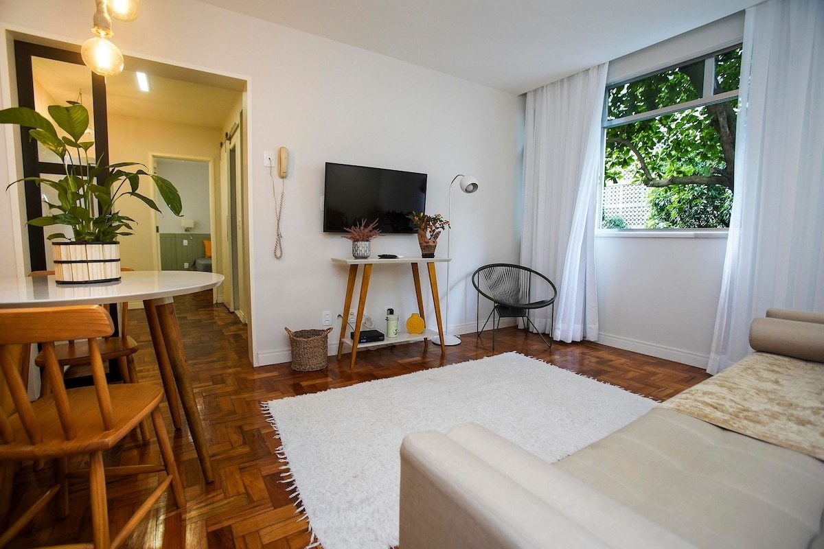 Apartamento em Rio de Janeiro - ATA504| Apto moderno próximo a Praia do Leblon