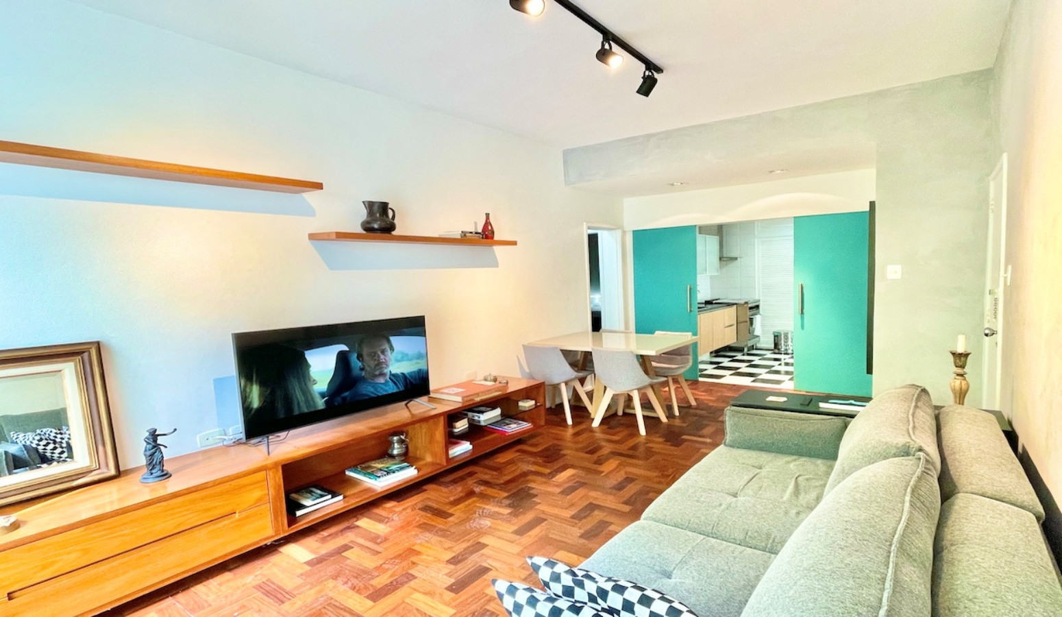 Apartamento em Rio de Janeiro - RUB303| 2 quartos em rua arborizada no Baixo Gávea