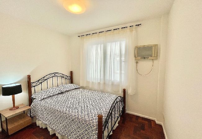 Apartamento em Rio de Janeiro - RUB303| 2 quartos em rua arborizada no Baixo Gávea