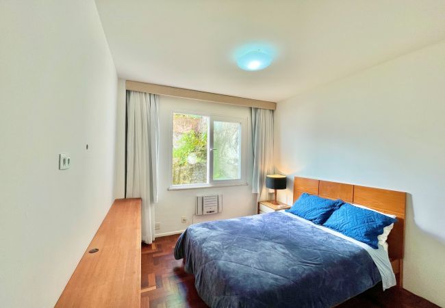 Apartamento em Rio de Janeiro - RUB303| 2 quartos em rua arborizada no Baixo Gávea