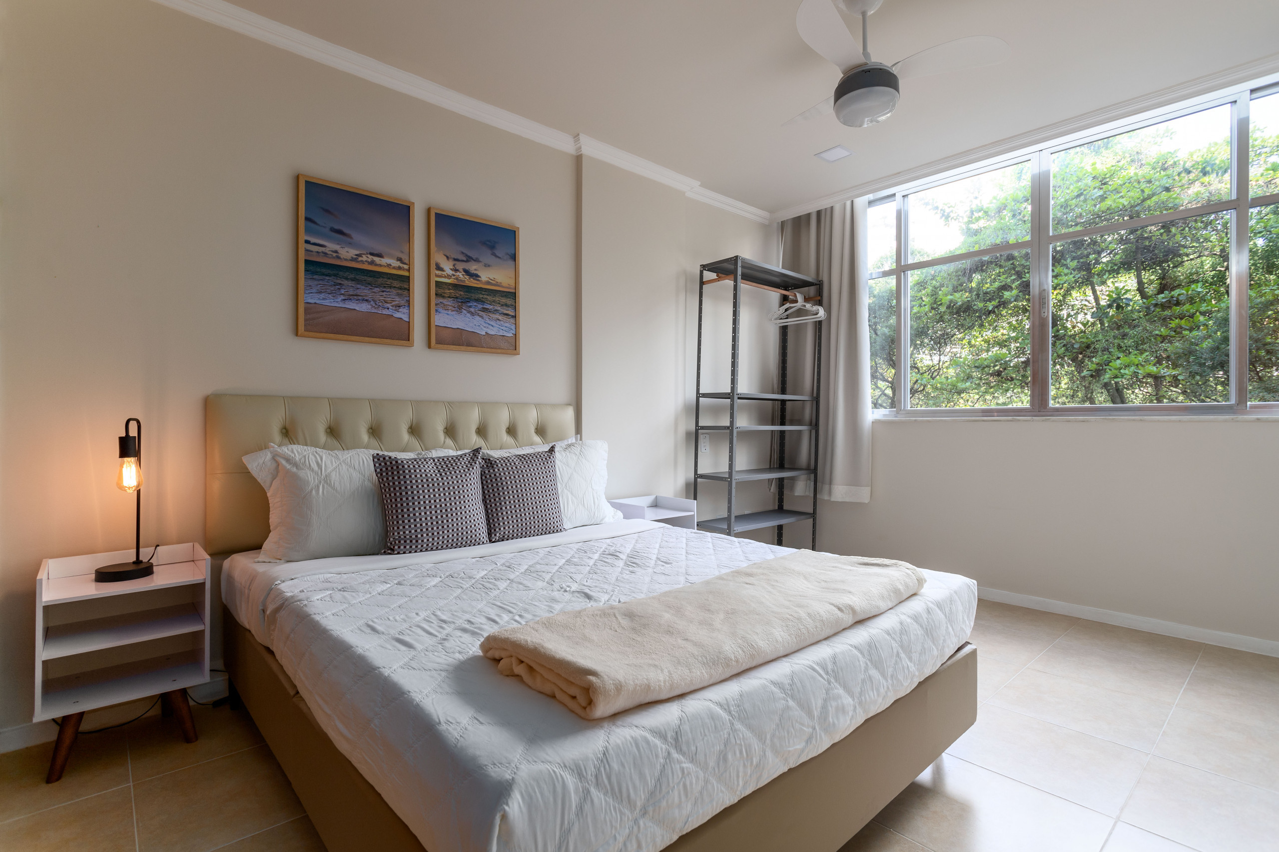 Quarto com cama de casal