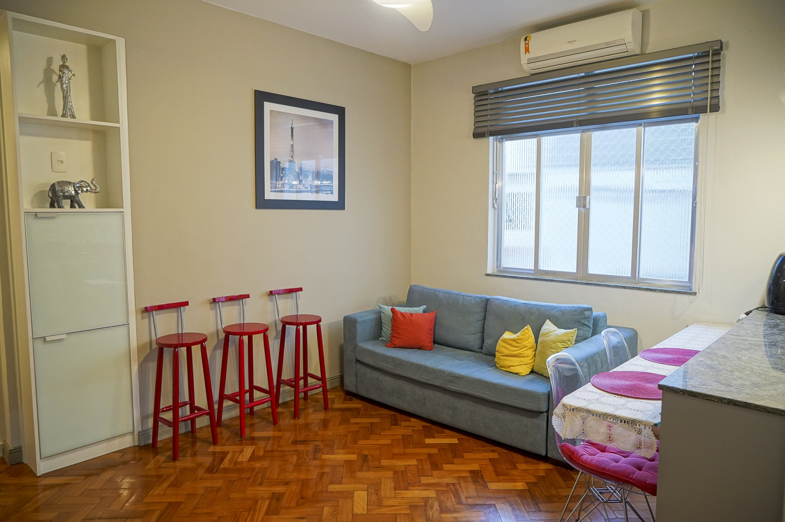 Apartamento em Rio de Janeiro - SCL206| Quarto e sala moderno em Botafogo
