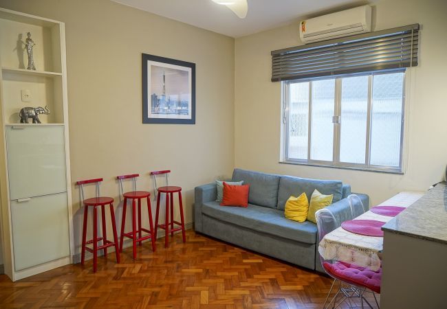 Apartamento em Rio de Janeiro - SCL206| Quarto e sala moderno em Botafogo