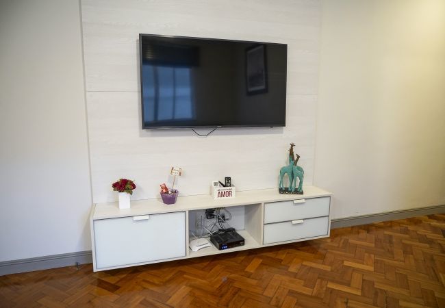 Apartamento em Rio de Janeiro - SCL206| Quarto e sala moderno em Botafogo