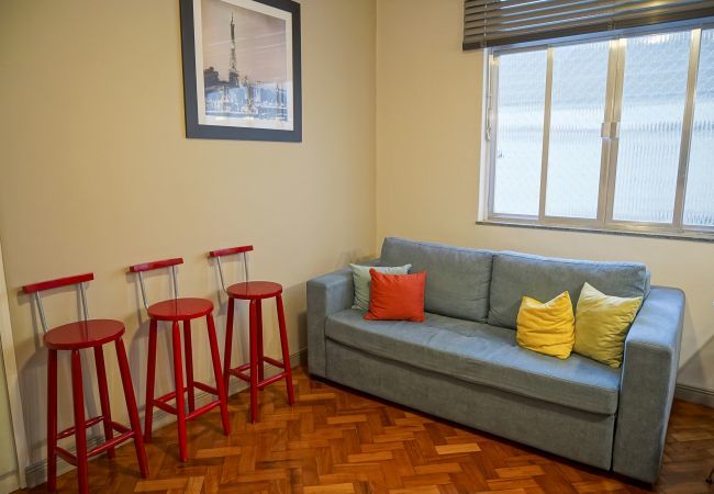 Apartamento em Rio de Janeiro - SCL206| Quarto e sala moderno em Botafogo