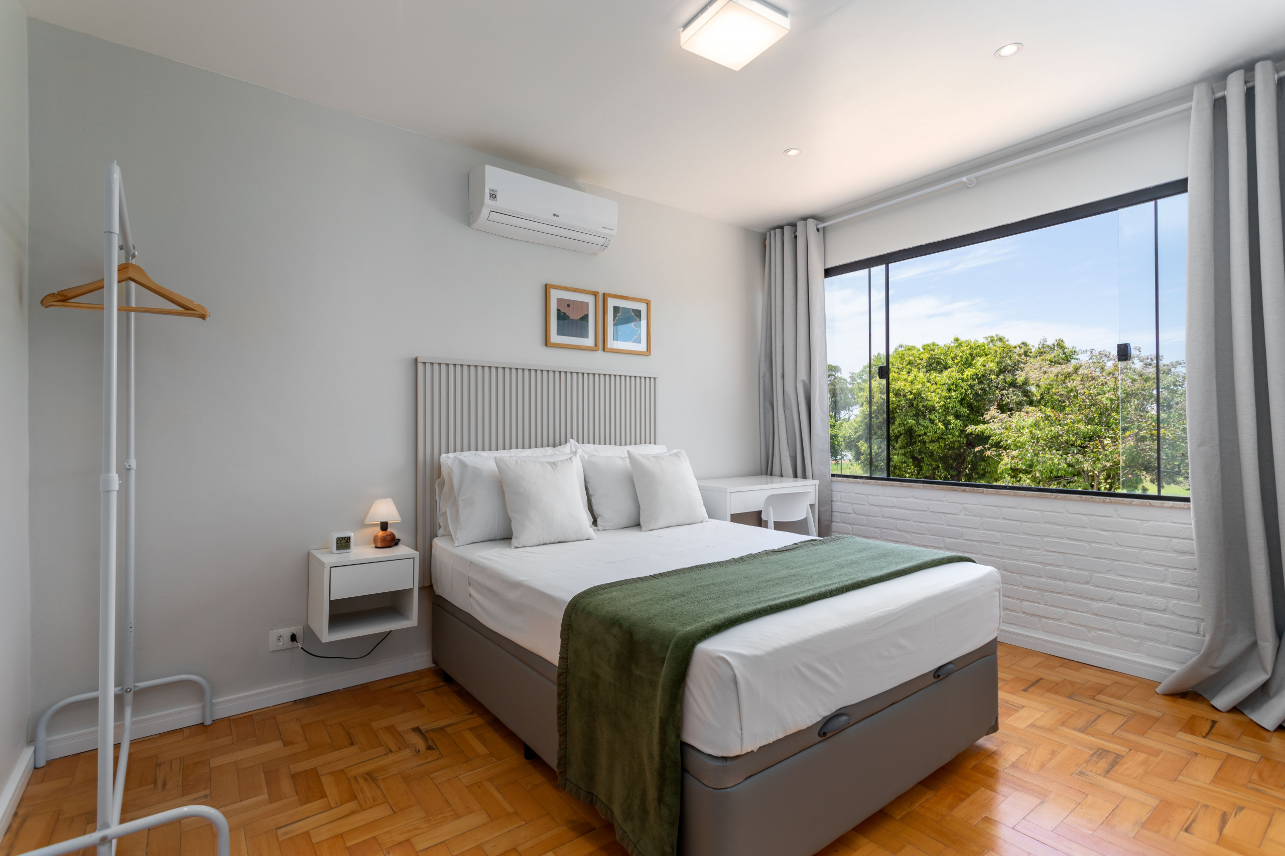 Apartamento em Rio de Janeiro - 2 km da Praia da Alvorada, próximo ao Barra Shopping | AM203
