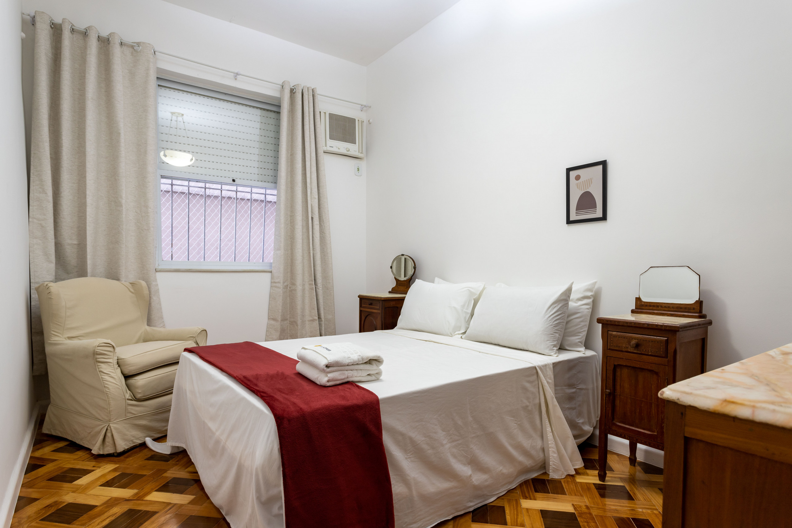 Apartamento em Rio de Janeiro - 5 minutos da Praia do Leblon | AP102