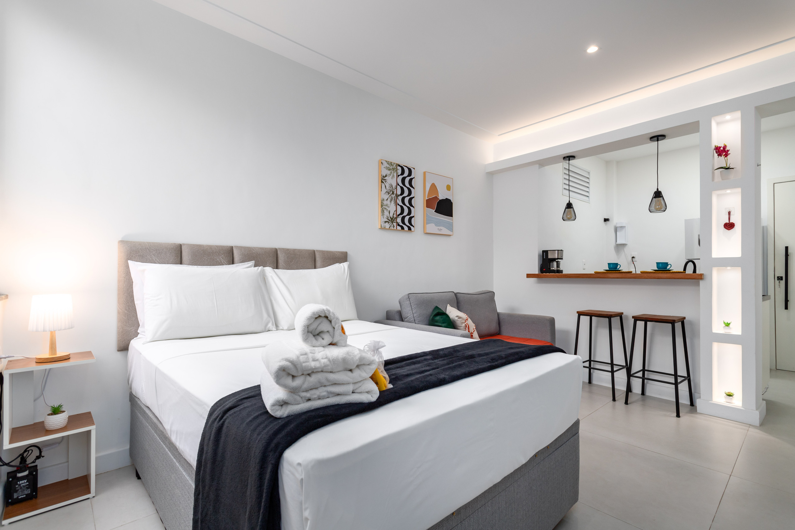 Apartamento em Rio de Janeiro - 10 minutos da Praia do Flamengo, ao lado do metrô | CT404