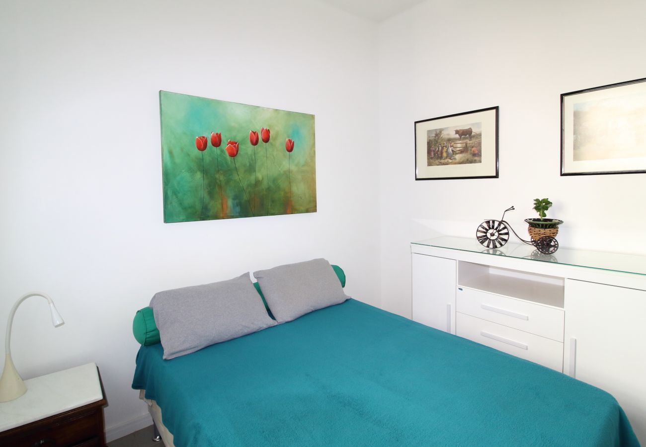 Quarto com cama de casal