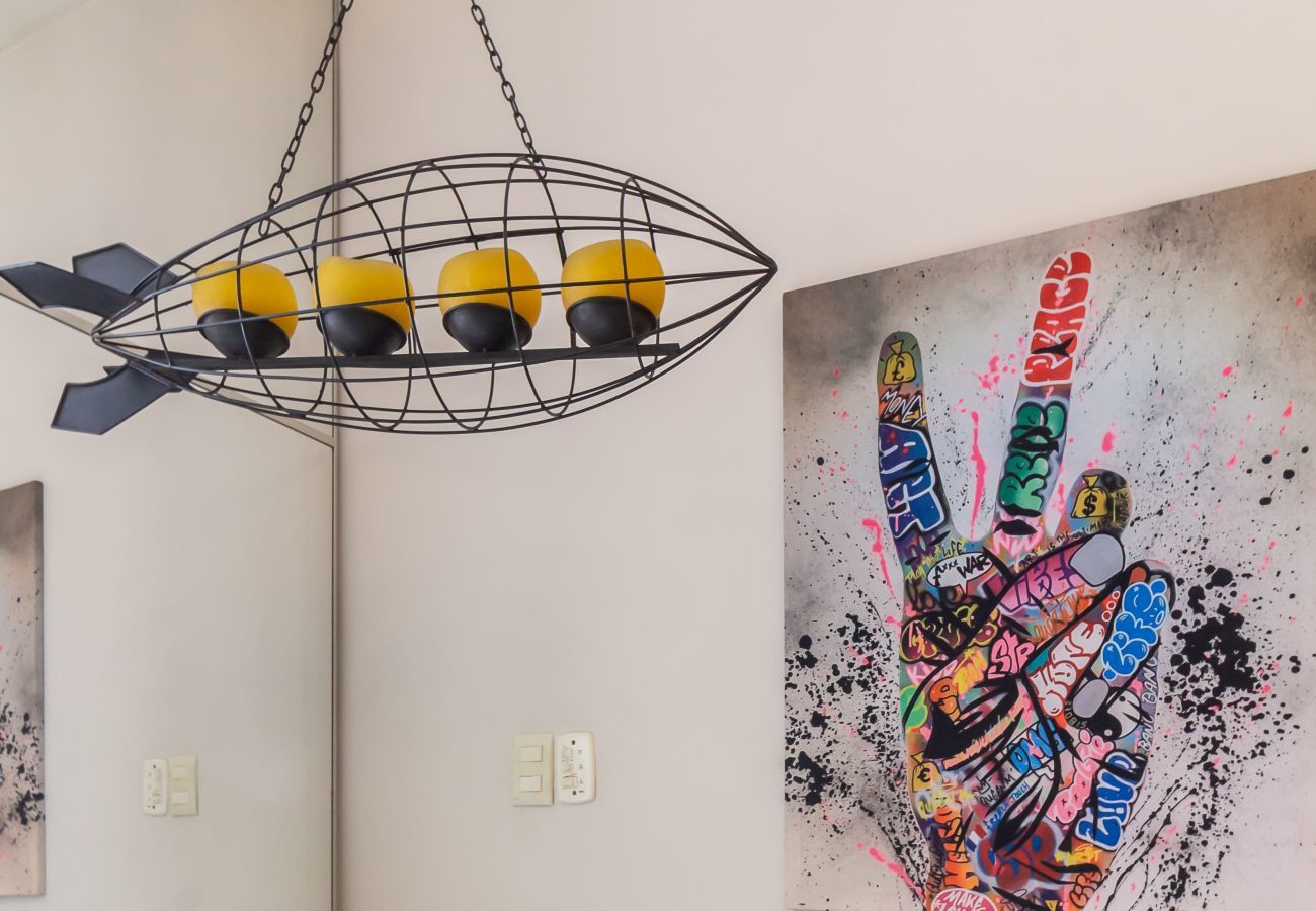 Apartamento em Rio de Janeiro - 450 metros da praia do Leme | PI401