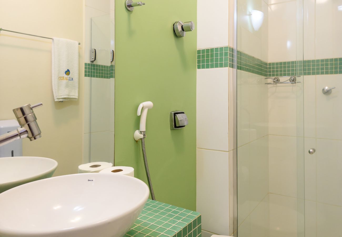 Apartamento em Rio de Janeiro - Estilo em Ipanema | Boa localização | VP305 