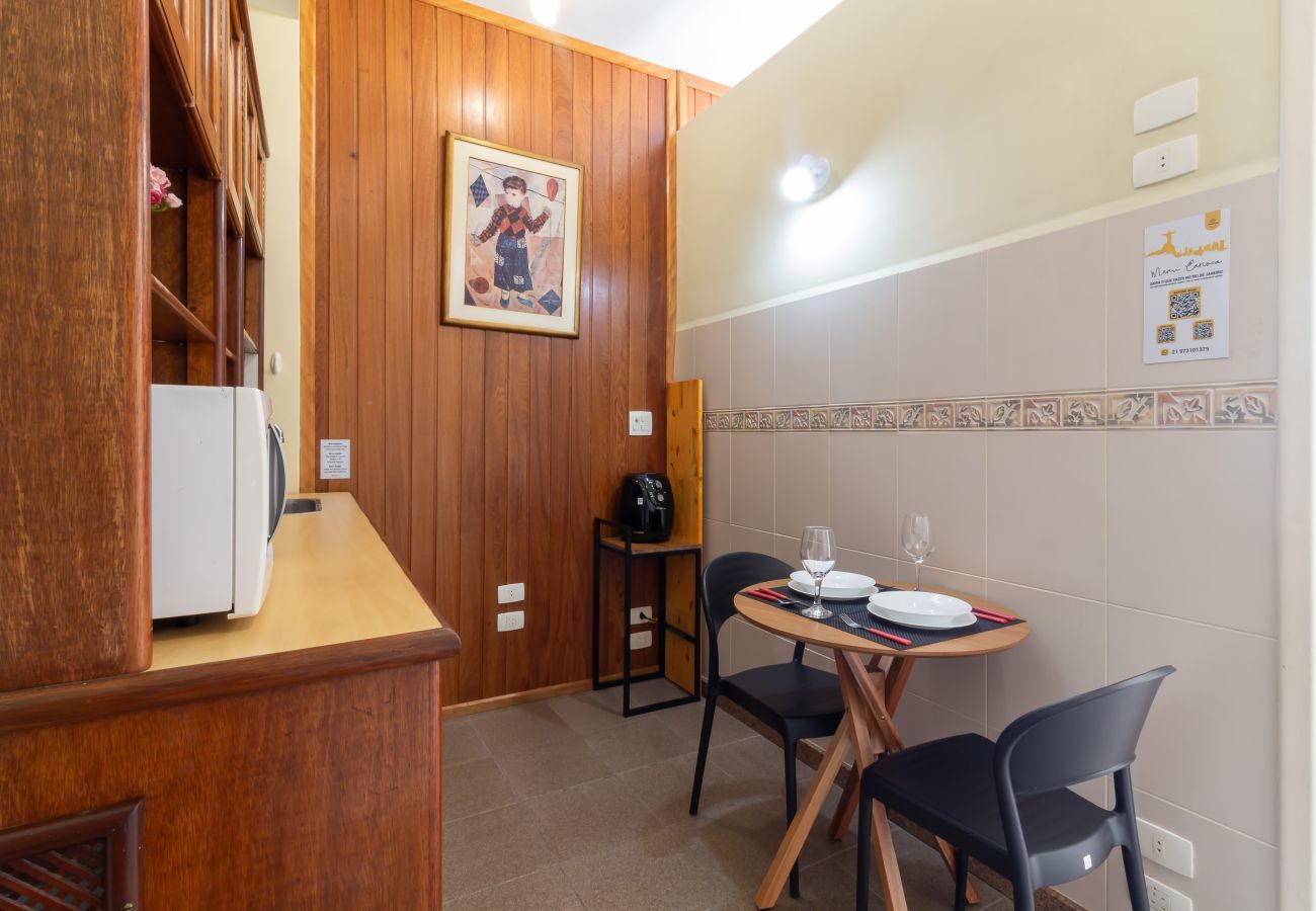 Apartamento em Rio de Janeiro - 5 minutos da praia de Copacabana | STC905