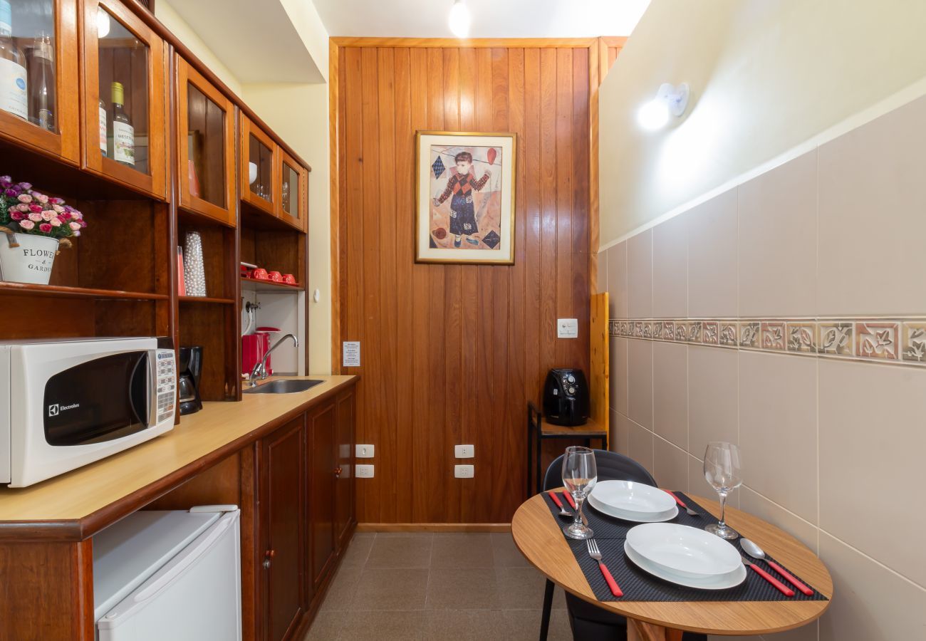 Apartamento em Rio de Janeiro - 5 minutos da praia de Copacabana | STC905