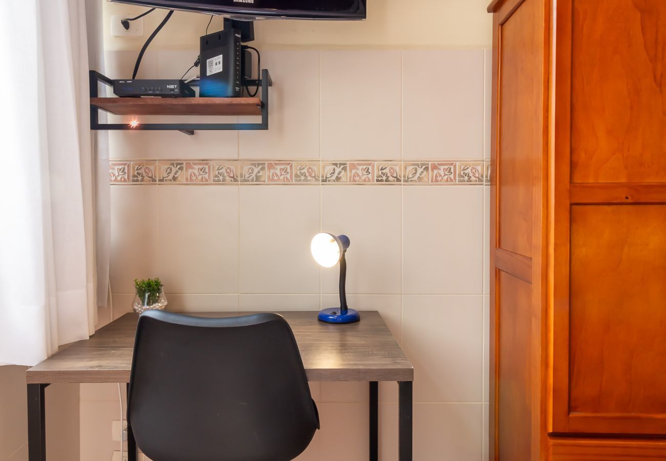 Apartamento em Rio de Janeiro - 5 minutos da praia de Copacabana | STC905