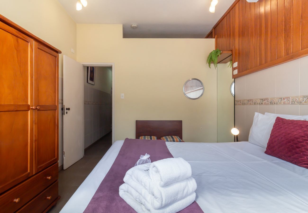 Apartamento em Rio de Janeiro - 5 minutos da praia de Copacabana | STC905