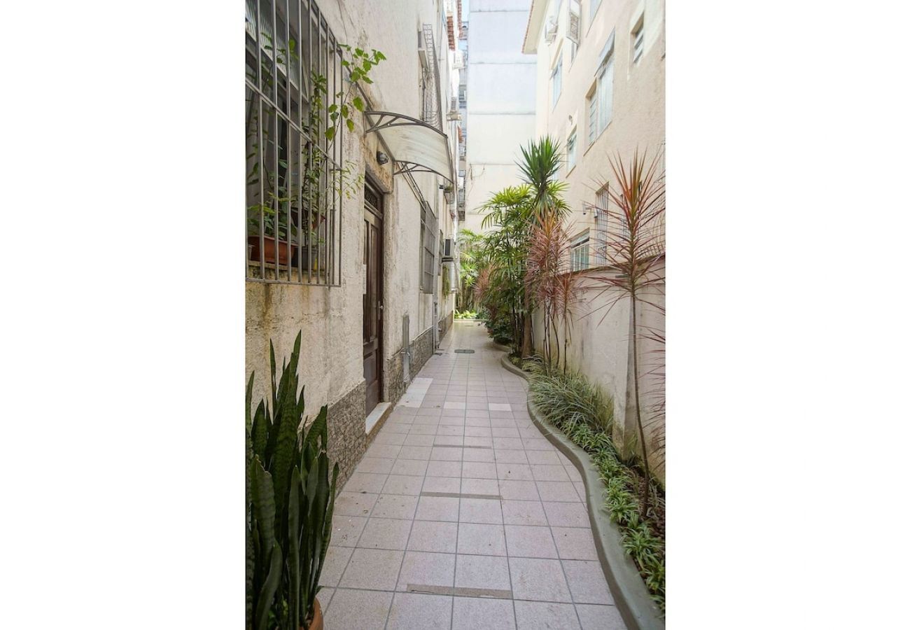 Apartamento em Rio de Janeiro - HUM104| Quarto e sala no coração do Leblon