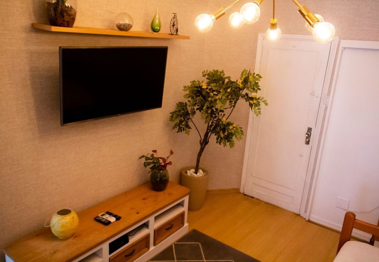 Apartamento em Rio de Janeiro - CAR603| Quarto e sala em Ipanema perto da praia