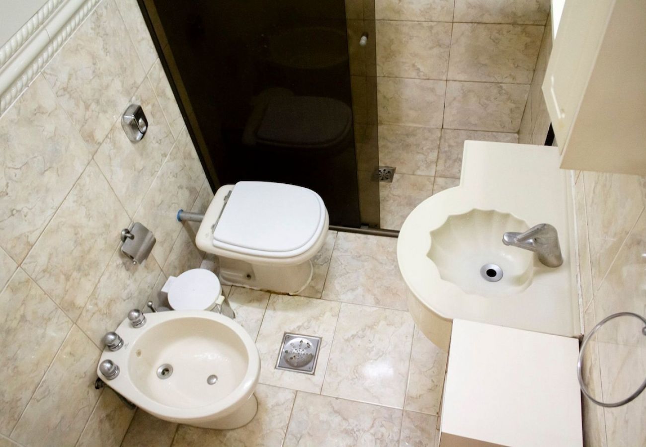 Apartamento em Rio de Janeiro - CAR603| Quarto e sala em Ipanema perto da praia