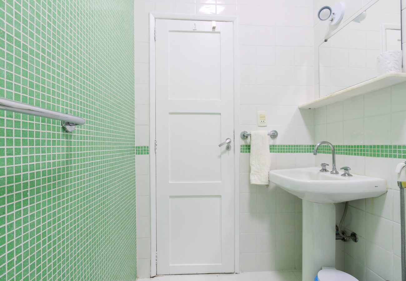 Apartamento em Rio de Janeiro - VISC303| Quarto e Sala próximo a Praia de Ipanema