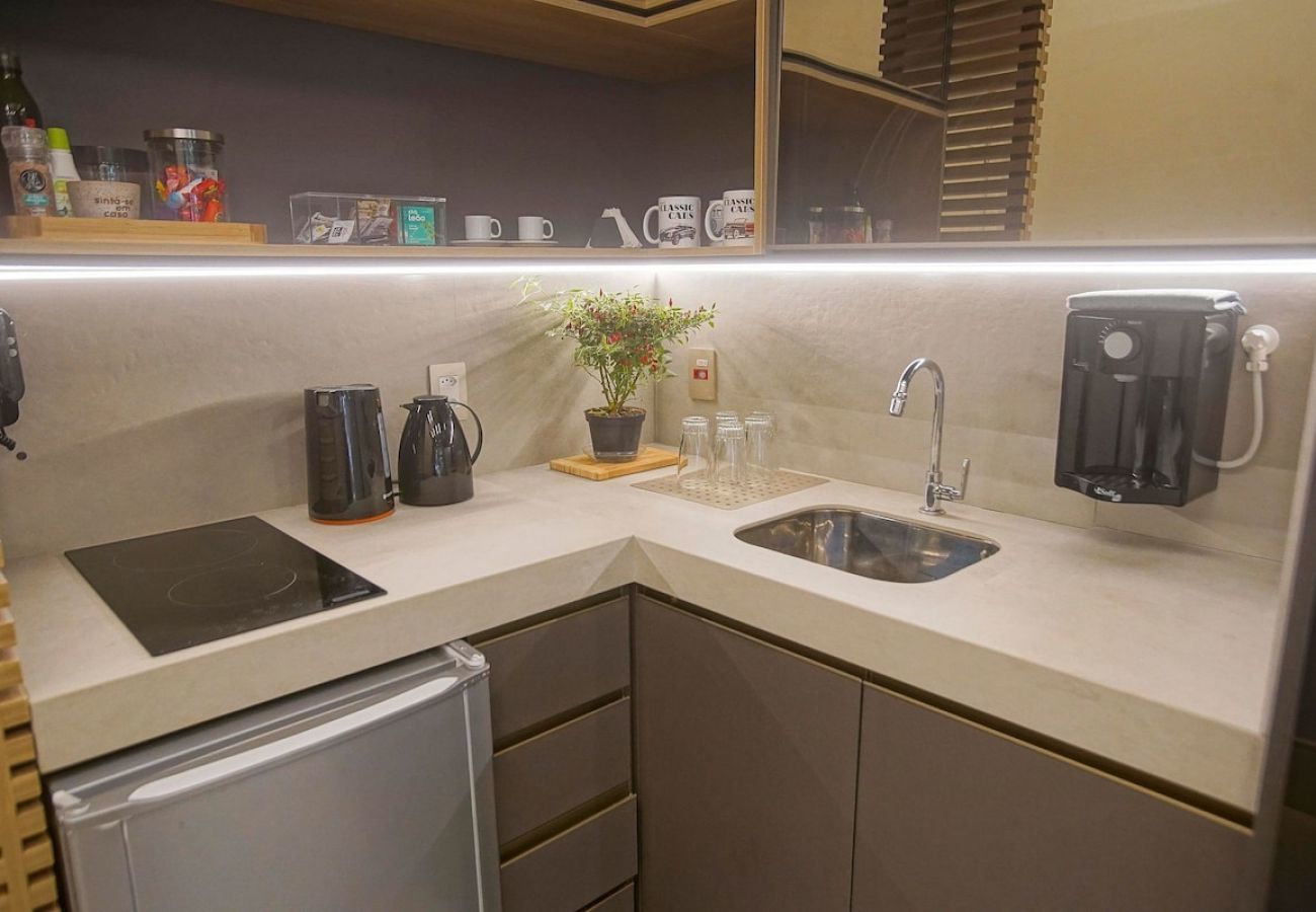Apartamento em Rio de Janeiro - FER305A|Quarto e Sala próximo a Praia do Leblon