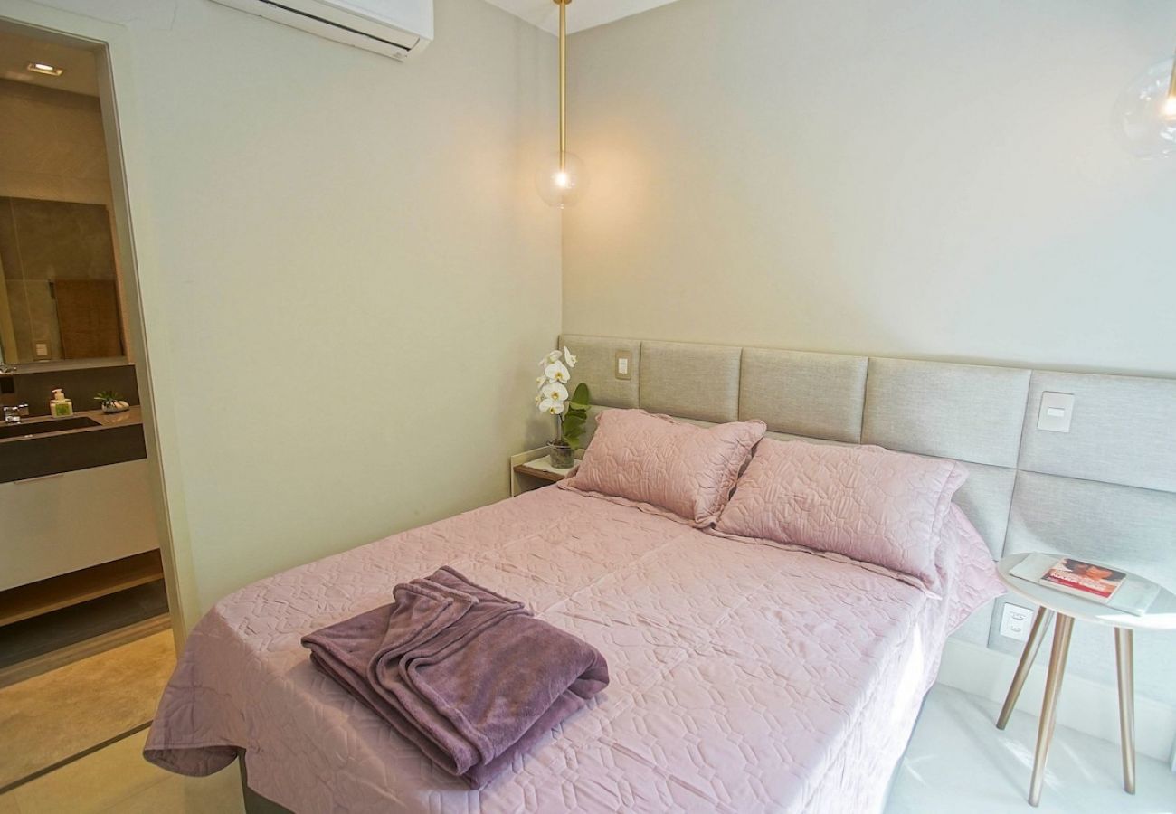 Apartamento em Rio de Janeiro - FER305A|Quarto e Sala próximo a Praia do Leblon
