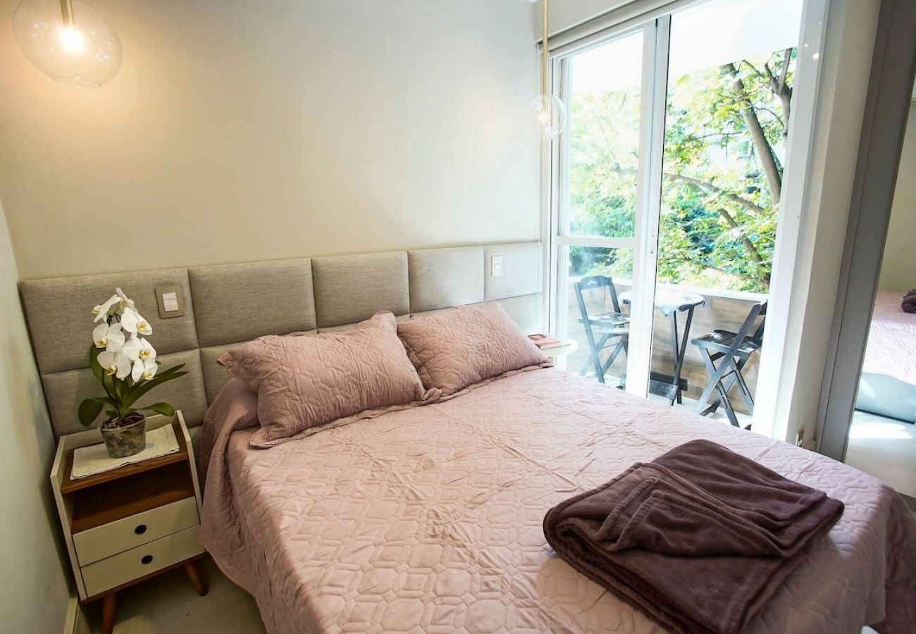 Apartamento em Rio de Janeiro - FER305A|Quarto e Sala próximo a Praia do Leblon