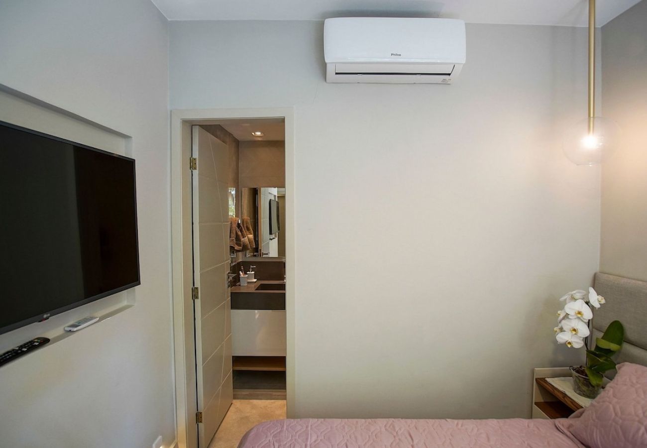Apartamento em Rio de Janeiro - FER305A|Quarto e Sala próximo a Praia do Leblon