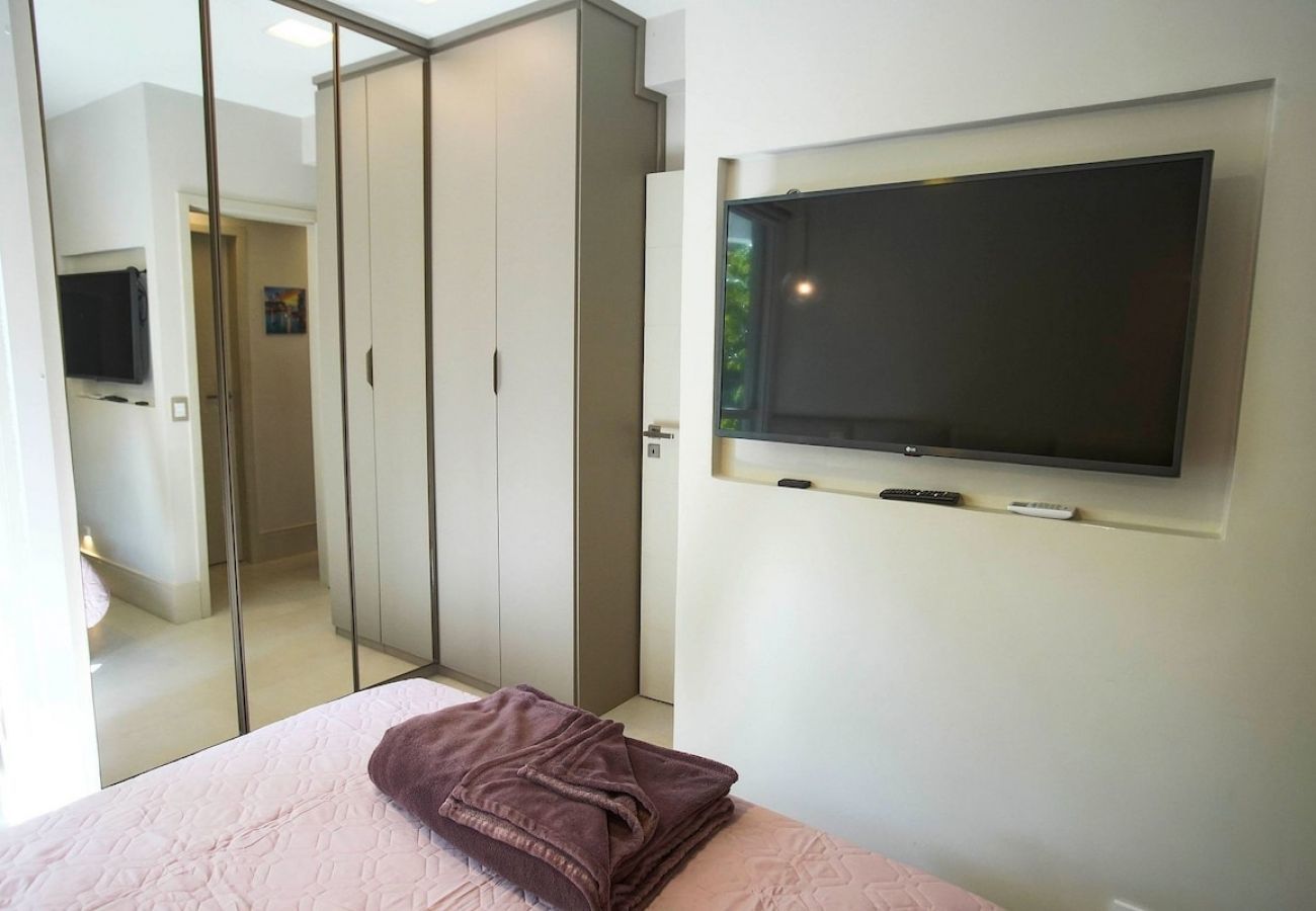 Apartamento em Rio de Janeiro - FER305A|Quarto e Sala próximo a Praia do Leblon
