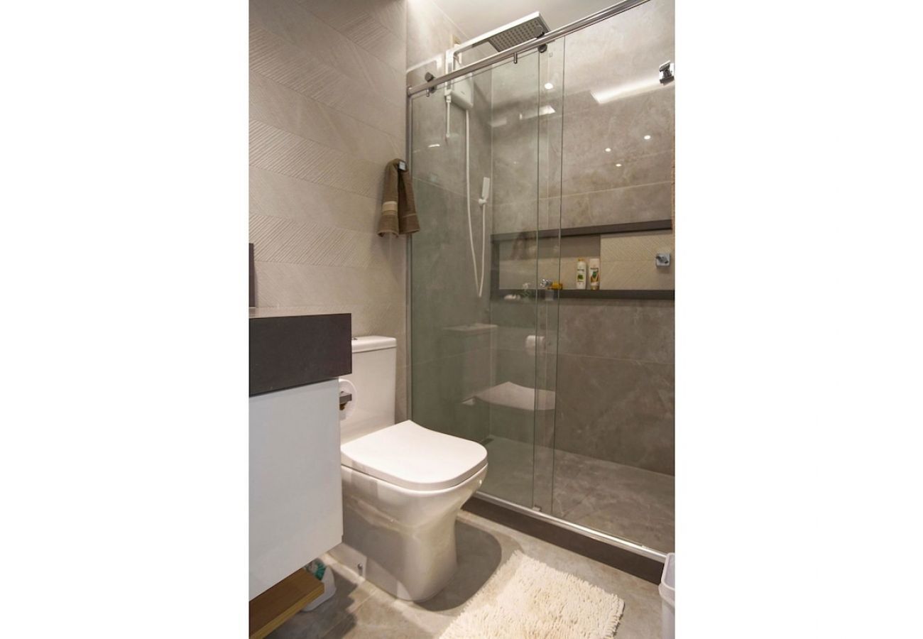 Apartamento em Rio de Janeiro - FER305A|Quarto e Sala próximo a Praia do Leblon