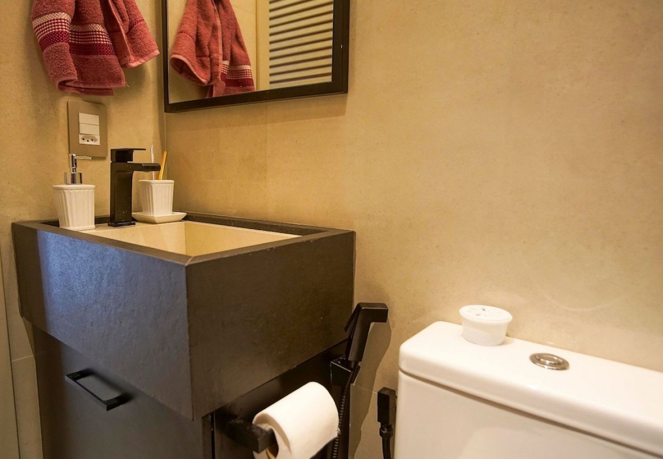 Apartamento em Rio de Janeiro - FER305A|Quarto e Sala próximo a Praia do Leblon