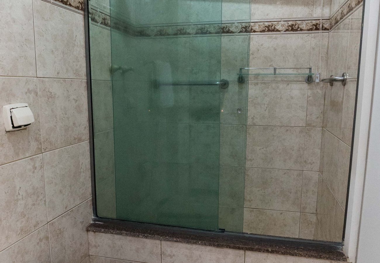 Apartamento em Rio de Janeiro - GUI301| Apto. na Quadra da Praia do Leblon