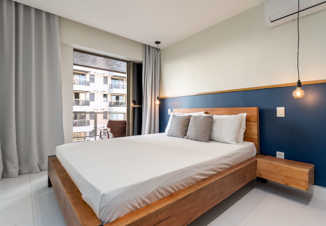 Quarto com uma cama de casal