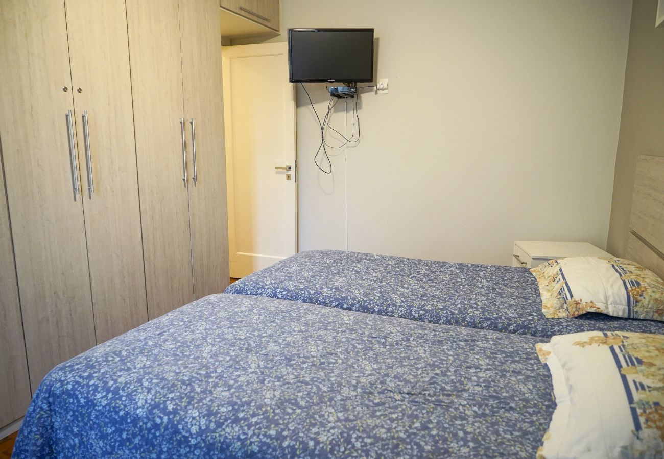Apartamento em Rio de Janeiro - SCL206| Quarto e sala moderno em Botafogo