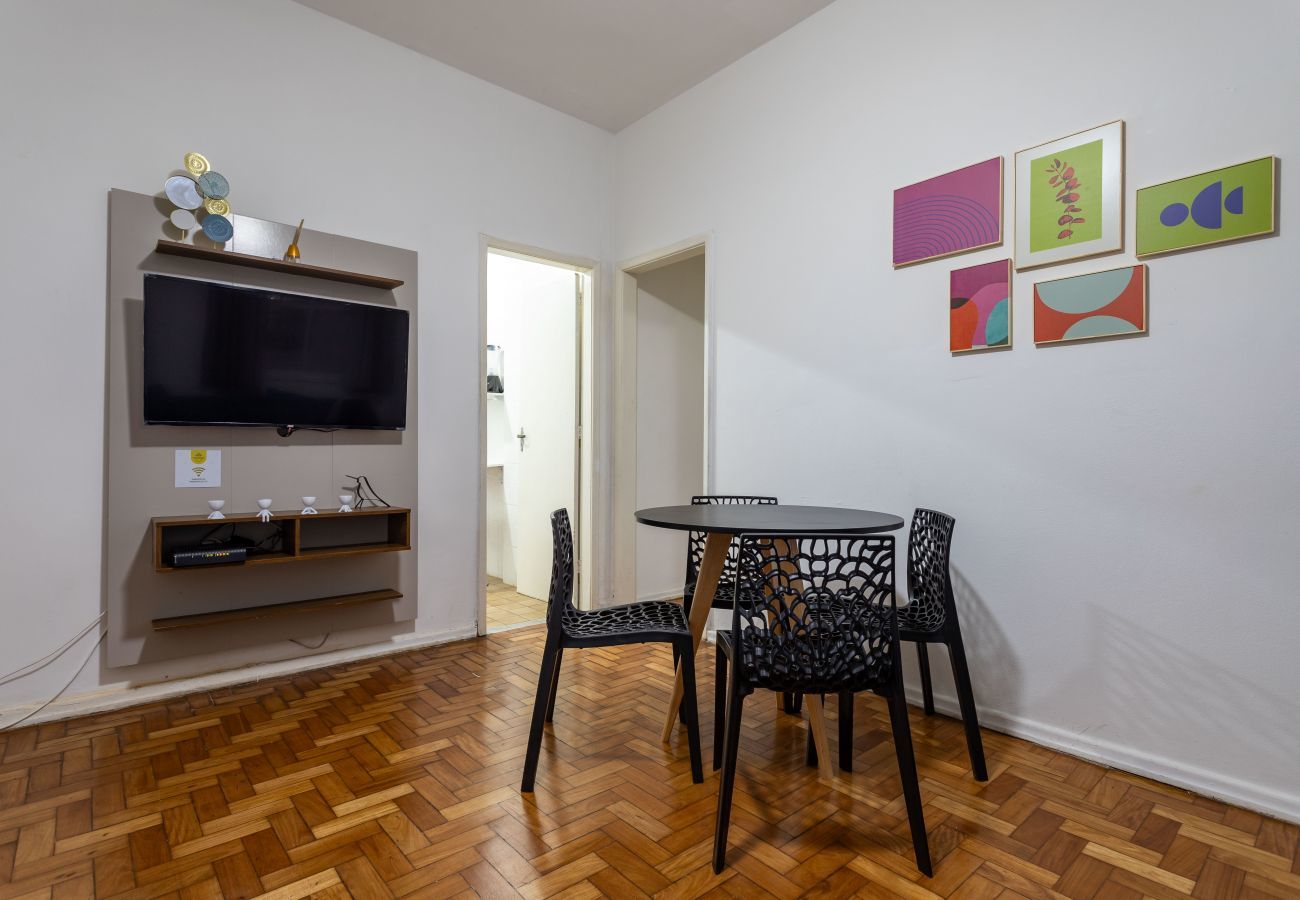 Apartamento em Rio de Janeiro - 6 minutos da Praia de Copacabana | EL108