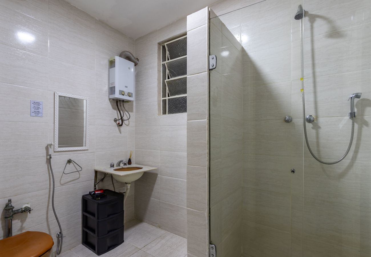 Apartamento em Rio de Janeiro - 6 minutos da Praia de Copacabana | EL108