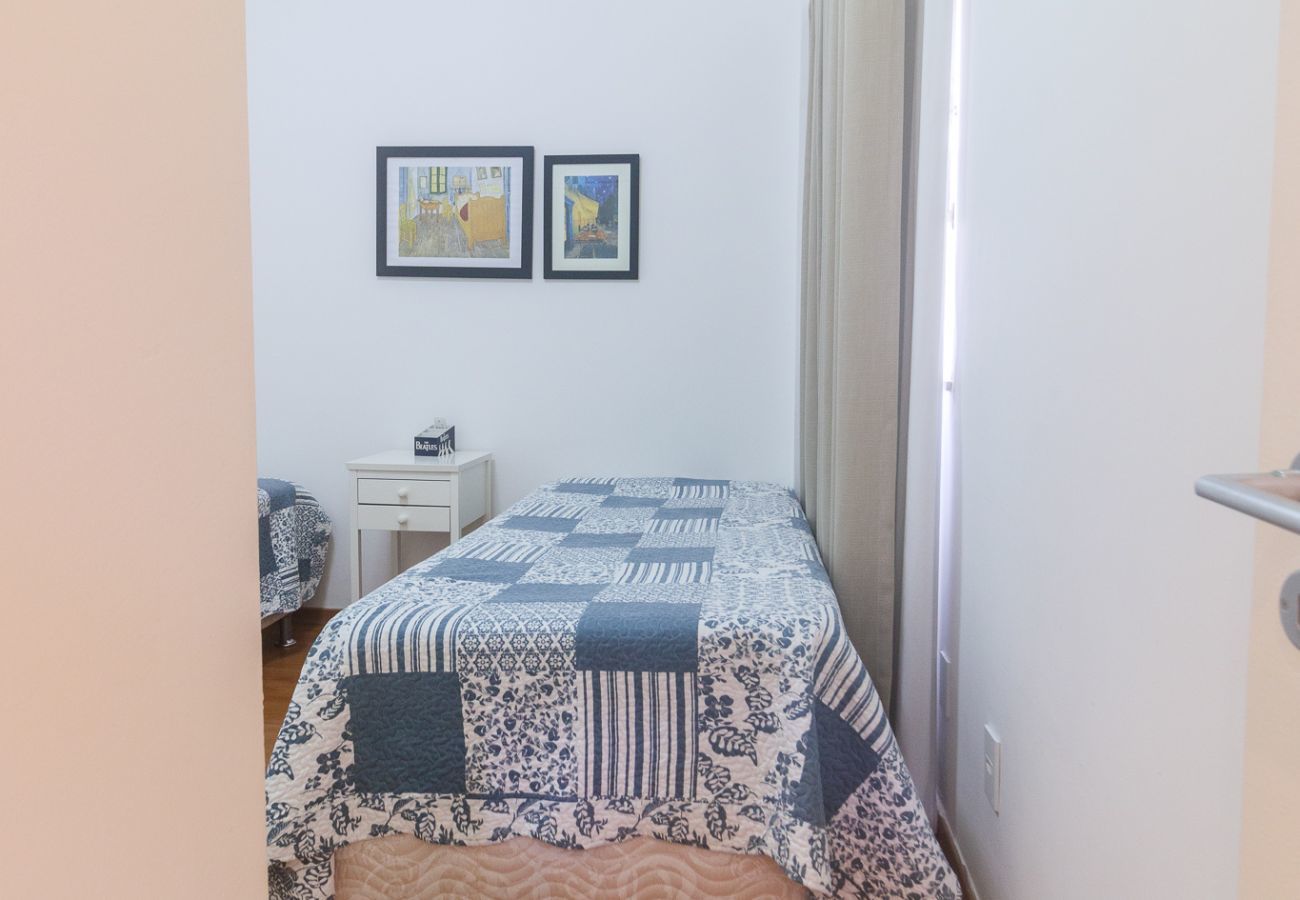 Apartamento em Rio de Janeiro - Brt401B|2 quartos em Copacabana, 10 min do Posto 3