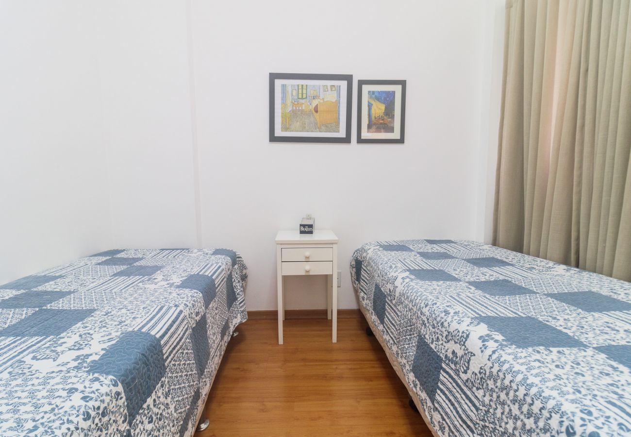 Apartamento em Rio de Janeiro - Brt401B|2 quartos em Copacabana, 10 min do Posto 3