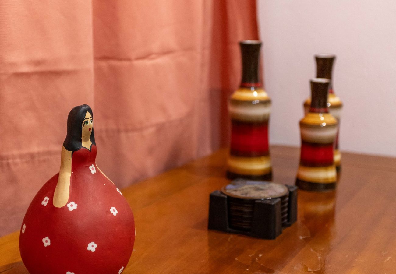 Apartamento em Rio de Janeiro - Aconchego em Copa | Decoração clássica | BR911 