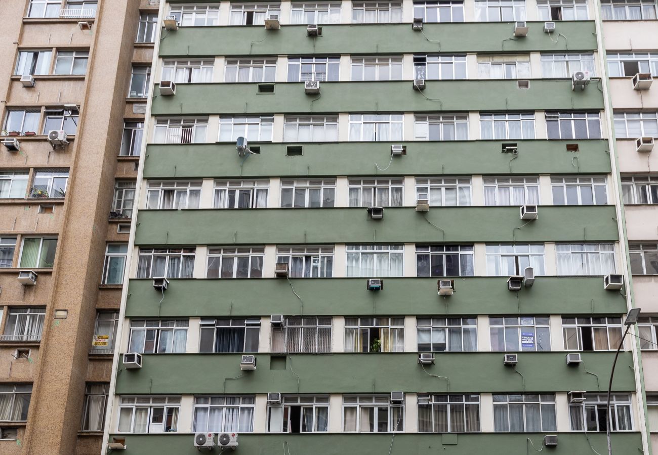 Apartamento em Rio de Janeiro - Aconchego em Copa | Decoração clássica | BR911 