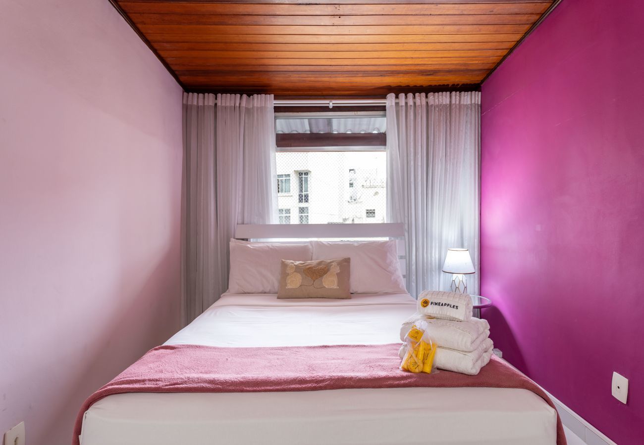 Apartamento em Rio de Janeiro - Charme em Copa | Ótimo para casais | MVC1103
