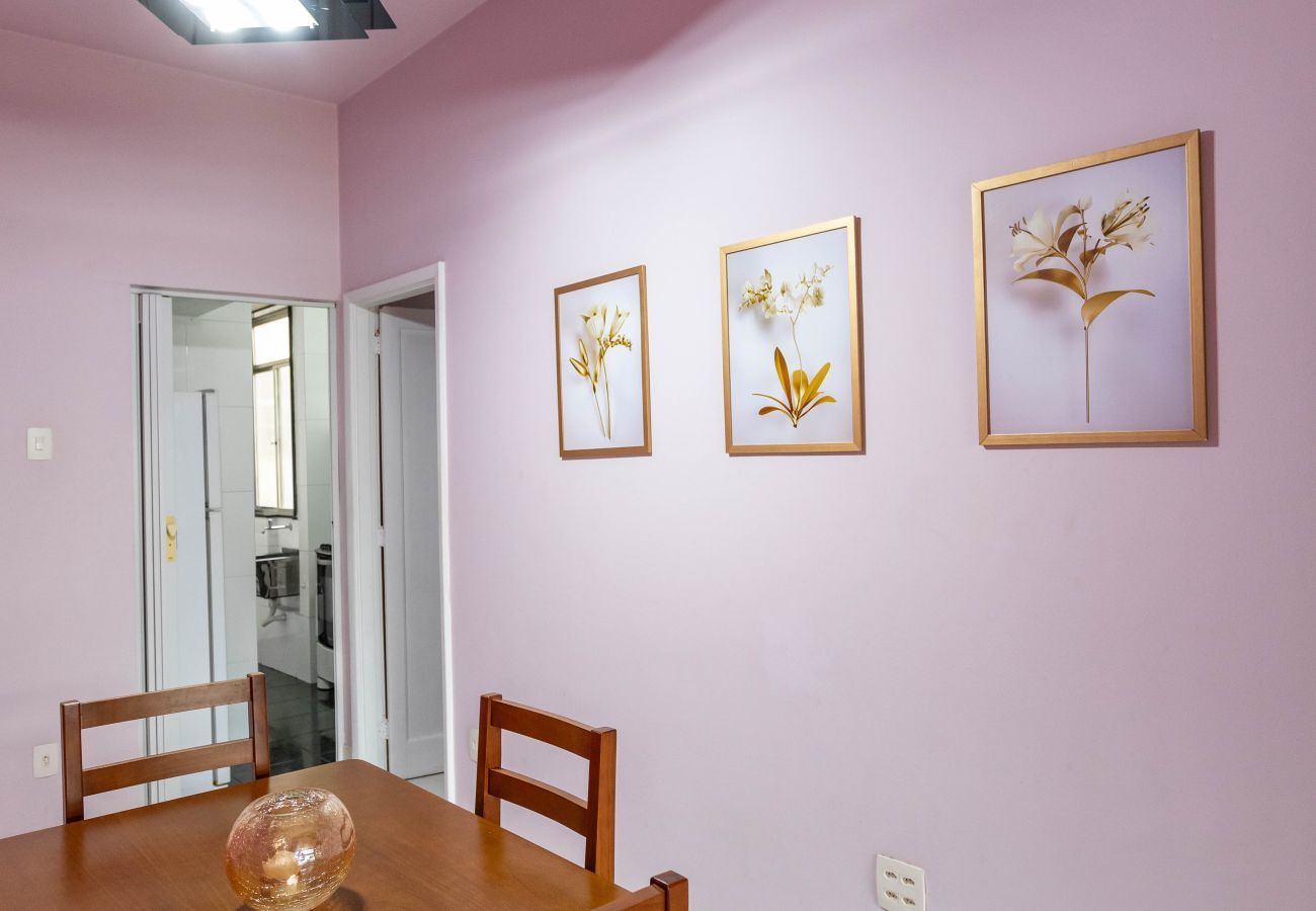 Apartamento em Rio de Janeiro - Charme em Copa | Ótimo para casais | MVC1103