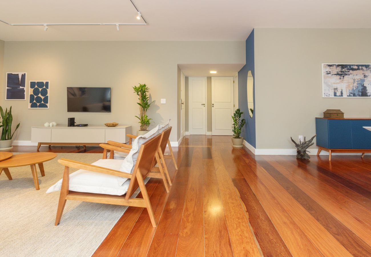Apartamento em Rio de Janeiro - MAR301|Amplo e conforto no Leblon, a 300m da praia
