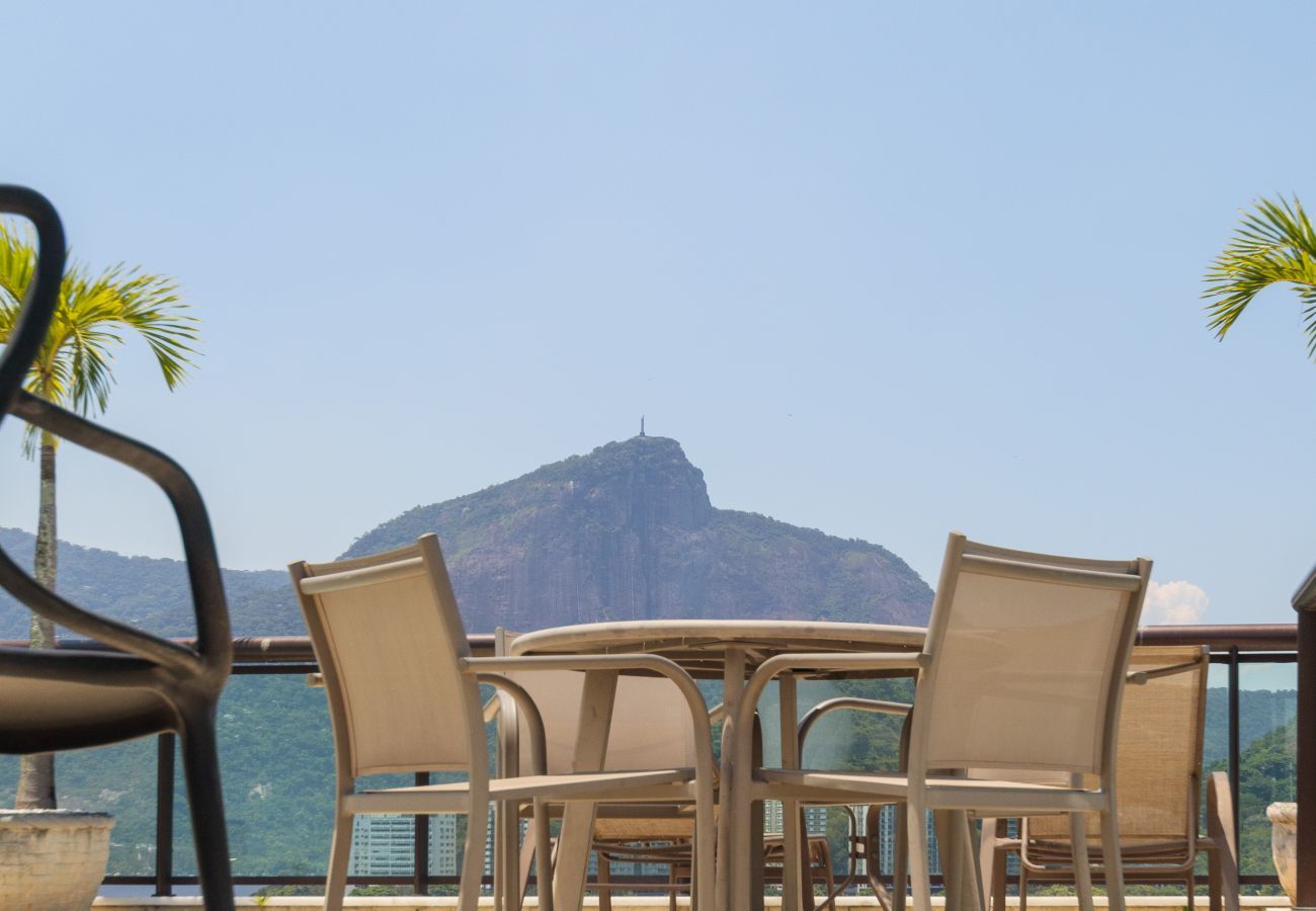 Apart-hotel em Rio de Janeiro - JON705 | Cobertura em Ipanema com vista pro Cristo