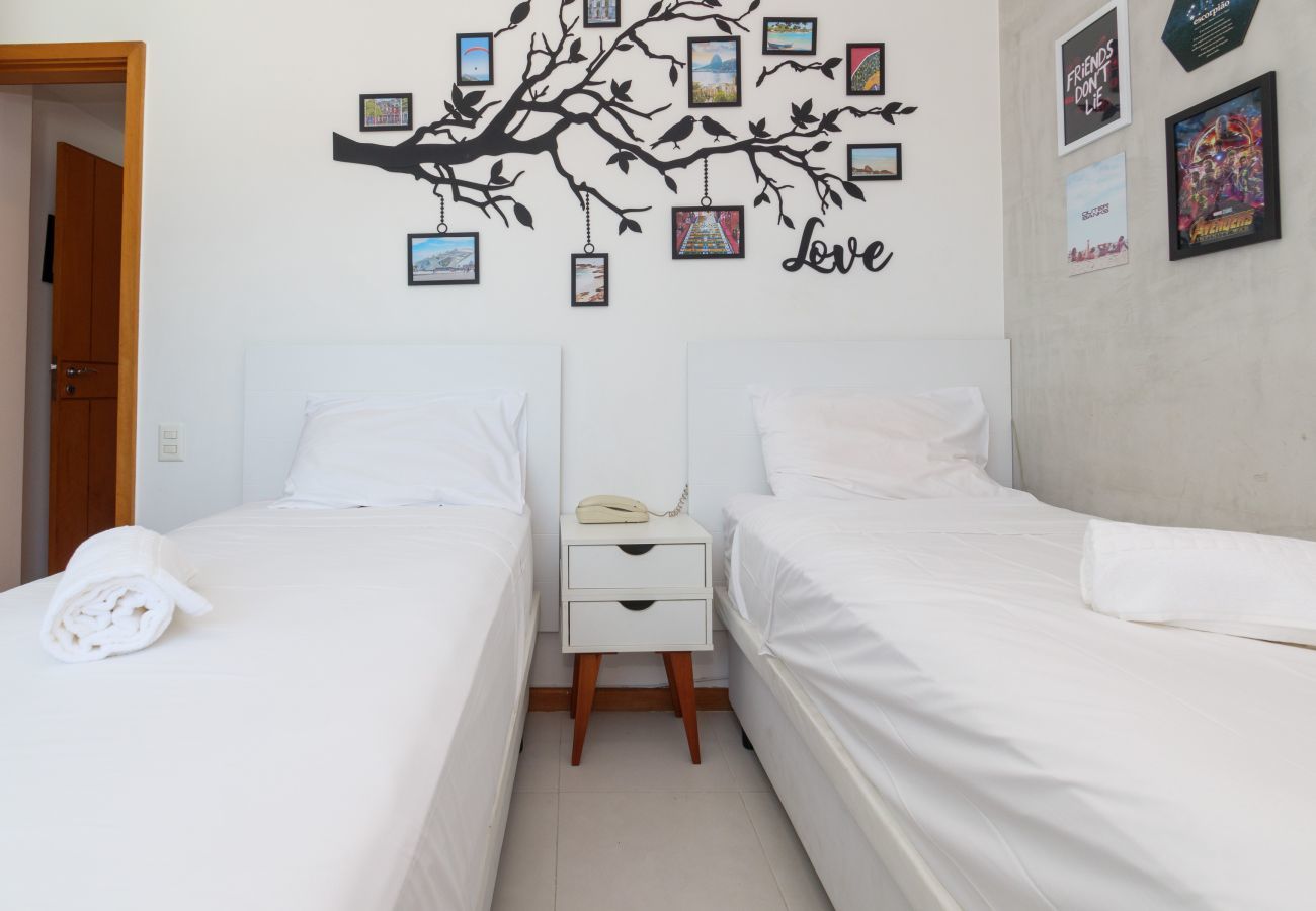 Apart-hotel em Rio de Janeiro - JON705 | Cobertura em Ipanema com vista pro Cristo