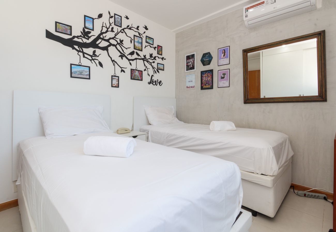 Apart-hotel em Rio de Janeiro - JON705 | Cobertura em Ipanema com vista pro Cristo