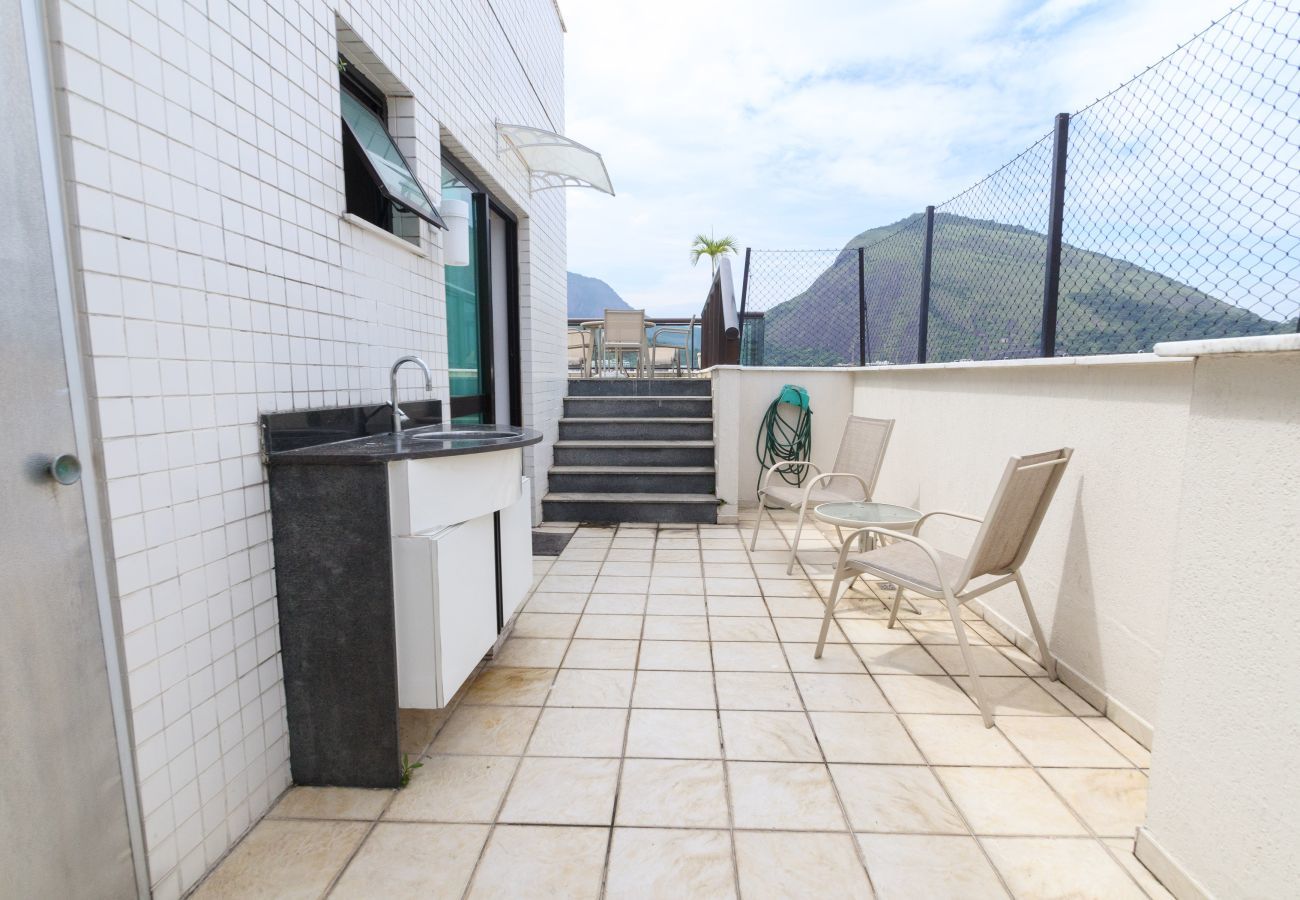Apart-hotel em Rio de Janeiro - JON705 | Cobertura em Ipanema com vista pro Cristo