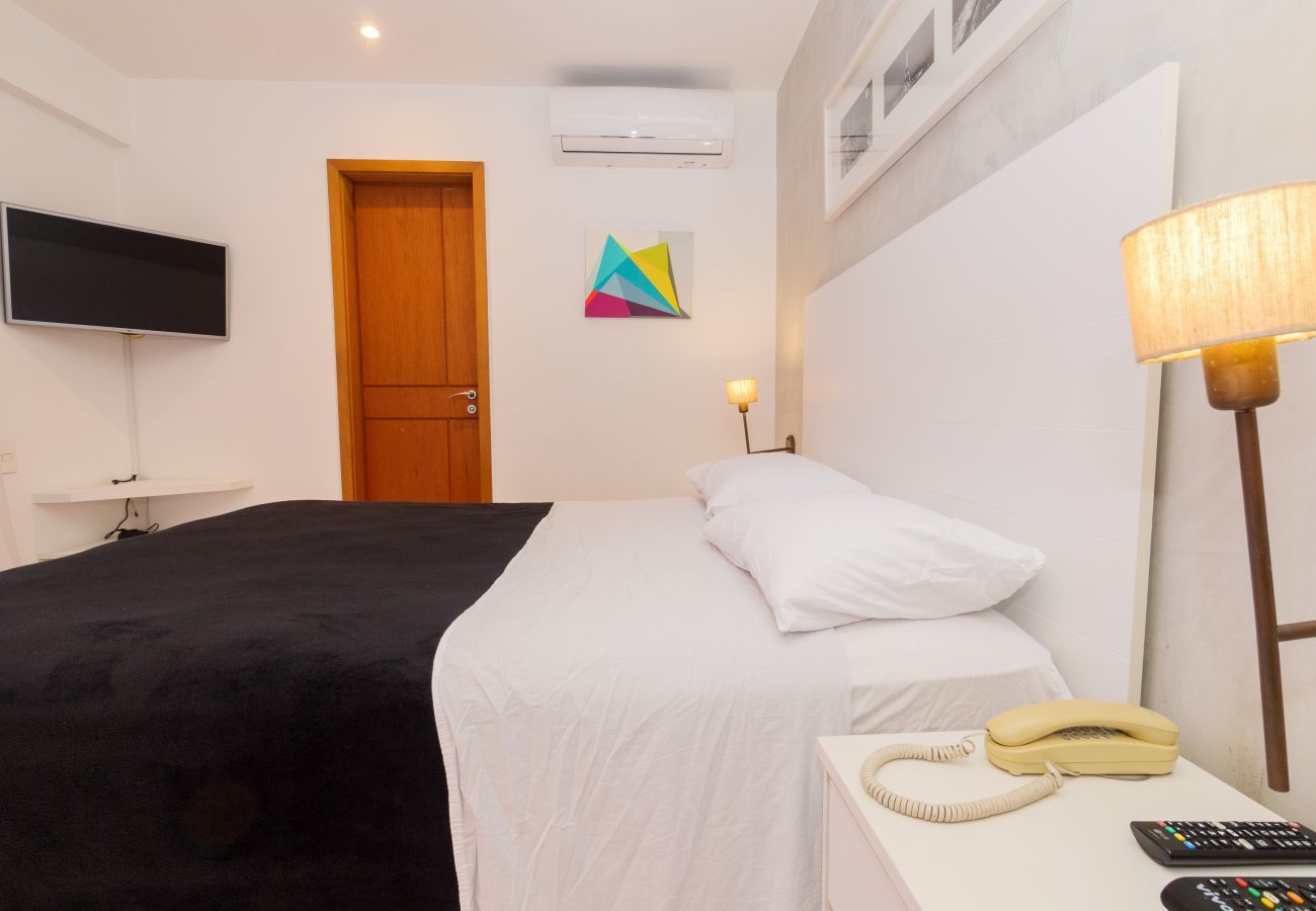 Apart-hotel em Rio de Janeiro - JON705 | Cobertura em Ipanema com vista pro Cristo