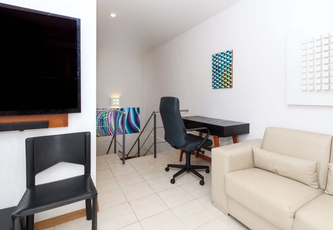 Apart-hotel em Rio de Janeiro - JON705 | Cobertura em Ipanema com vista pro Cristo