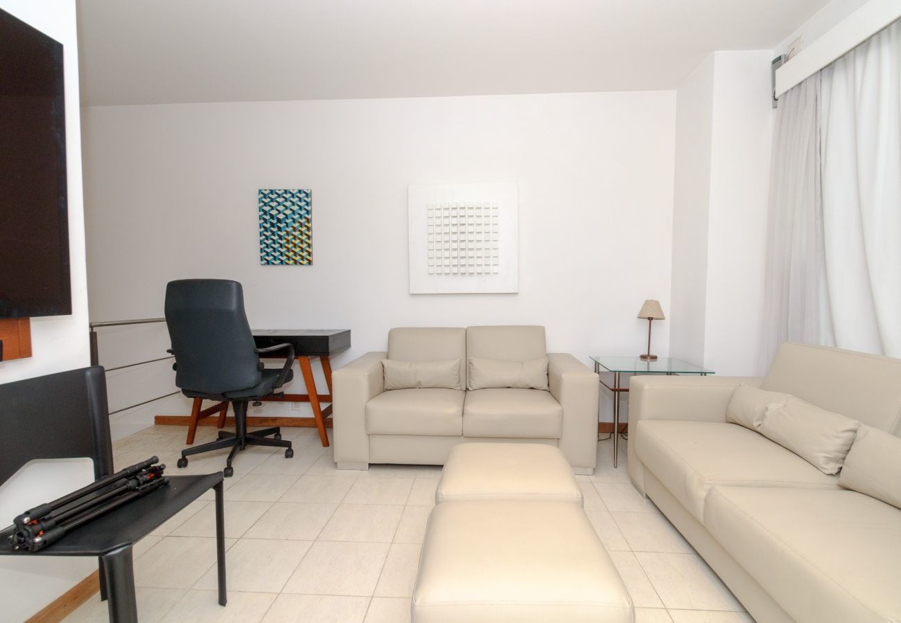 Apart-hotel em Rio de Janeiro - JON705 | Cobertura em Ipanema com vista pro Cristo