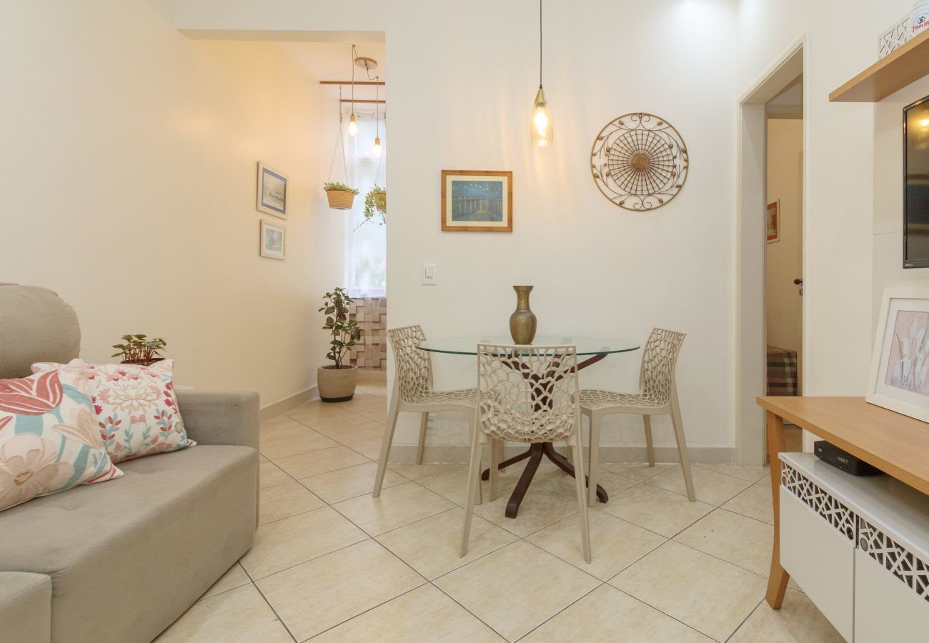 Apartamento em Rio de Janeiro - VIV203|2 quartos, 5 minutos da praia de Copacabana